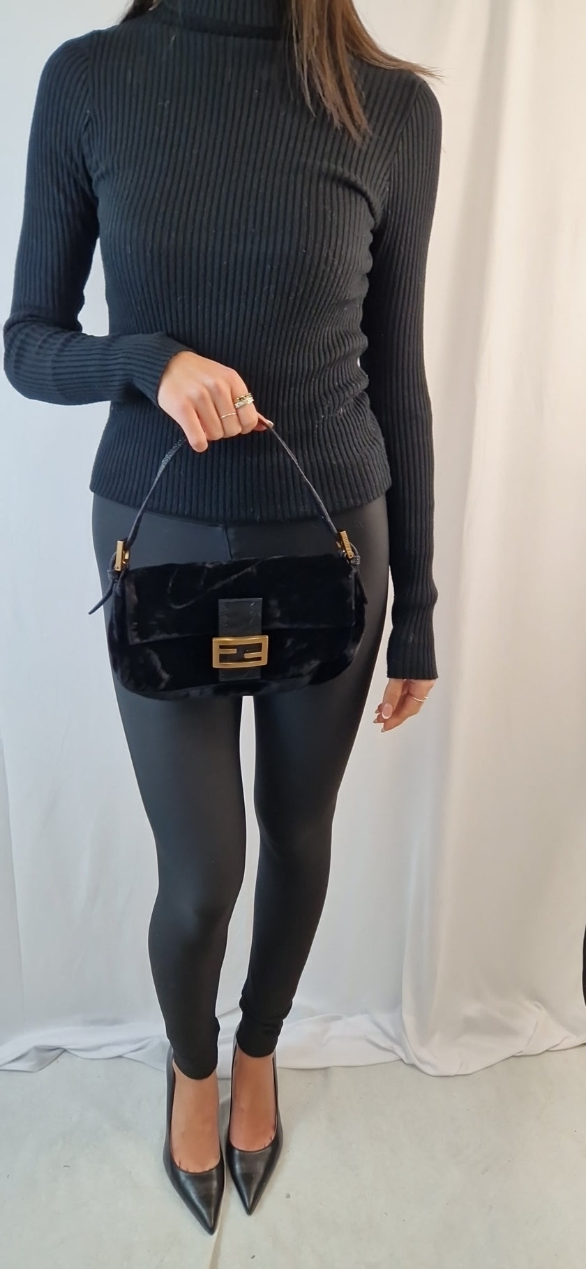 Fendi Schwarze Samt-Baguette-Schultertasche