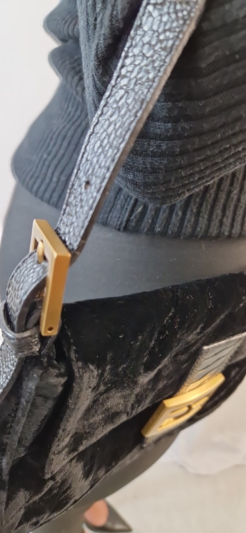 Fendi Schwarze Samt-Baguette-Schultertasche