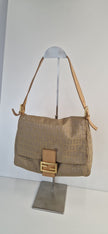 Fendi „Mama Baguette“ Schultertasche in Goldbeige