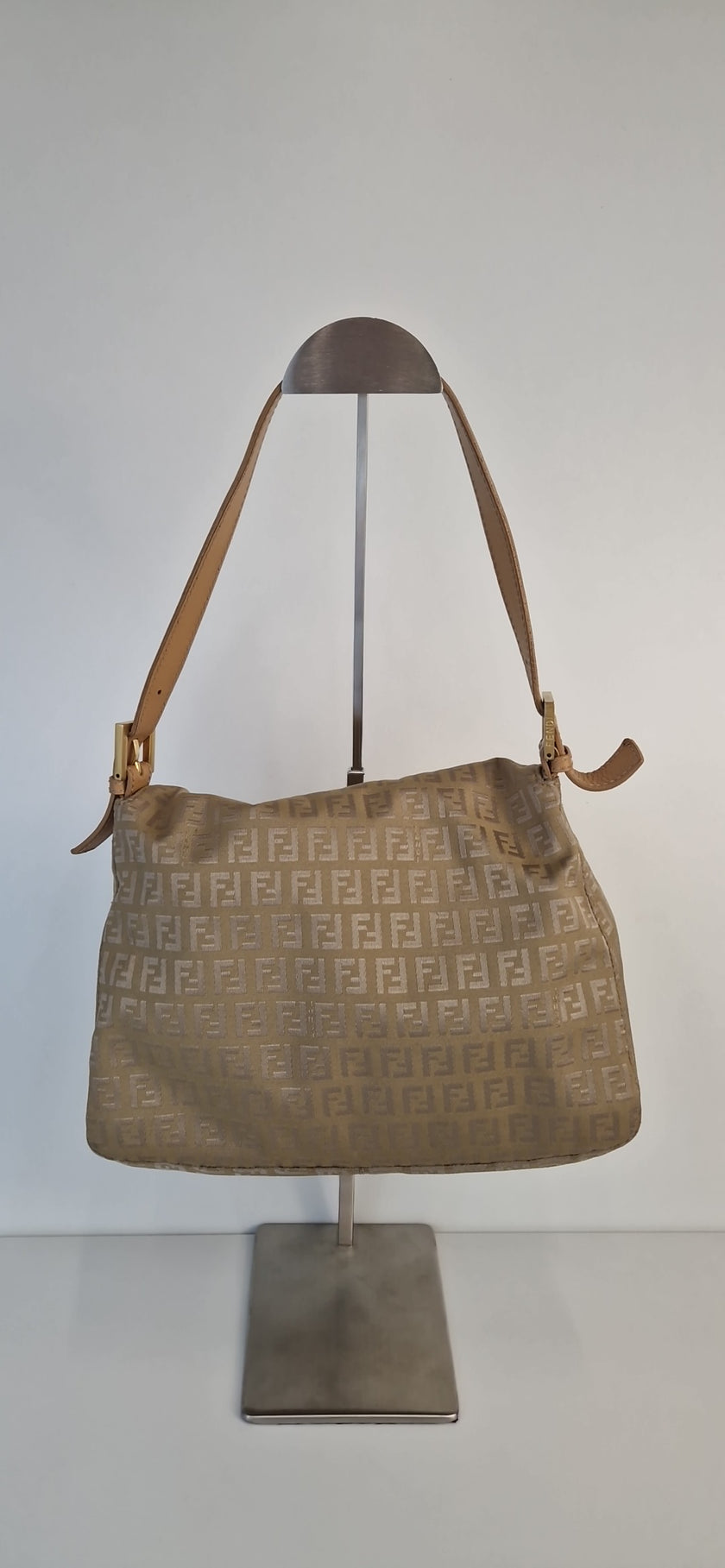 Fendi „Mama Baguette“ Schultertasche in Goldbeige