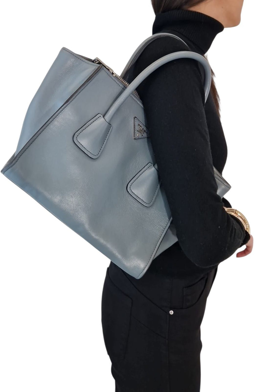 Prada Handtasche aus grauem und blauem Leder